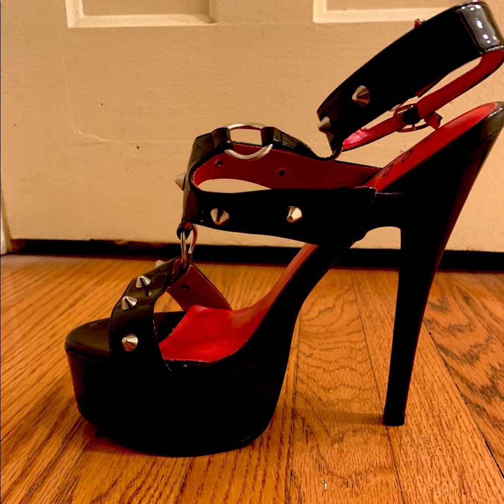 Ellie sky high pumps